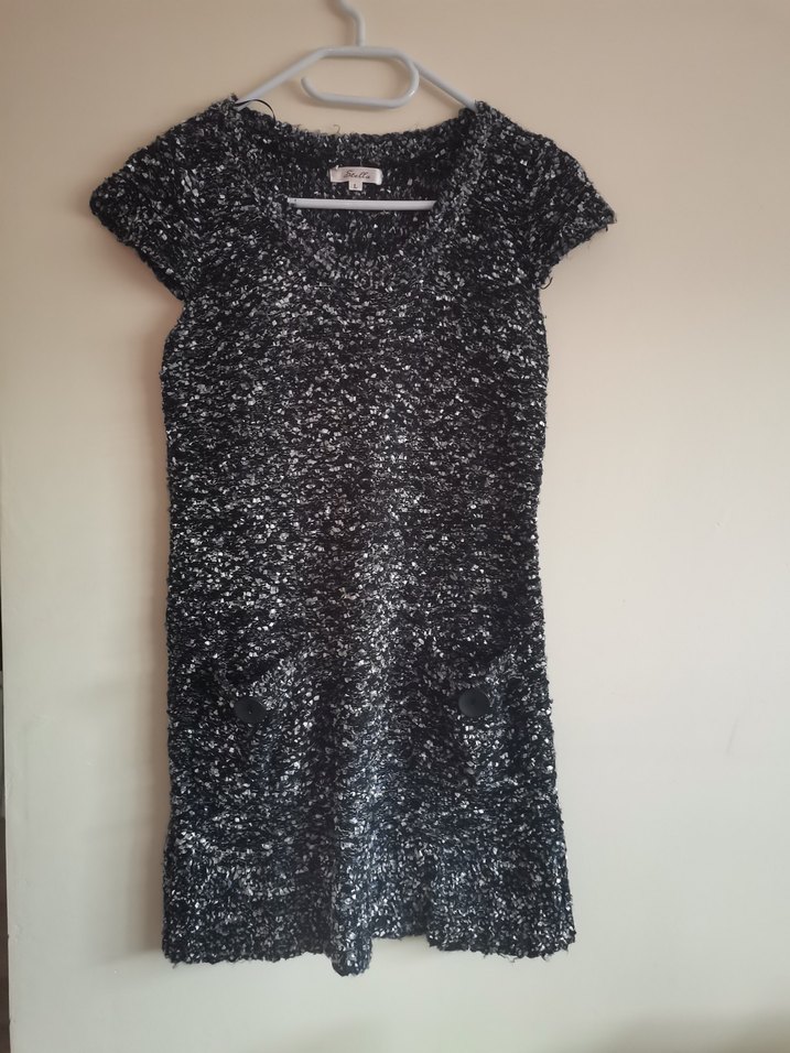 Siyah beyaz ve gri renklerden şantog şık bir kış elbisesi - Görsel 5