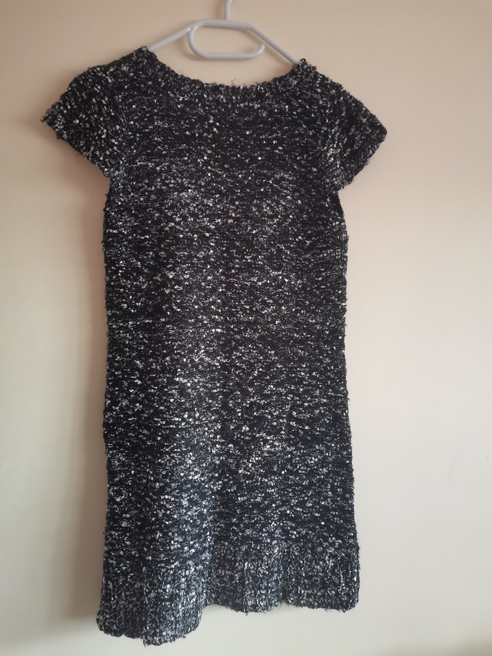 Siyah beyaz ve gri renklerden şantog şık bir kış elbisesi - Görsel 4