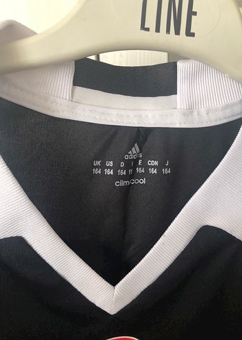 Erkek Siyah V-Yaka Kısa Kollu Forma - Görsel 5