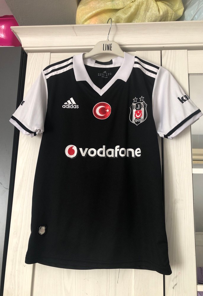 Erkek Siyah V-Yaka Kısa Kollu Forma - Görsel 2