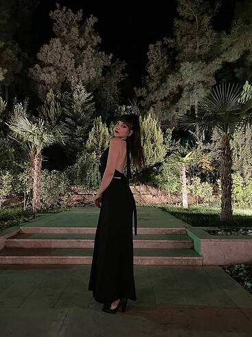Siyah gece elbisesi