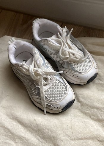 Zara beyaz gri renkte yüksek taban bağcıklı spor ayakkabı - Görsel 9