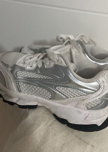 Zara beyaz gri renkte yüksek taban bağcıklı spor ayakkabı - Görsel 3