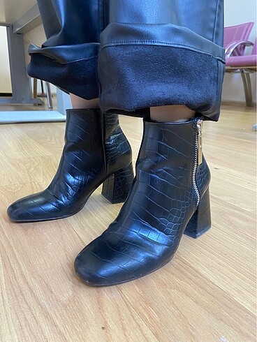 35 Beden siyah Renk Stradivarius siyah bot