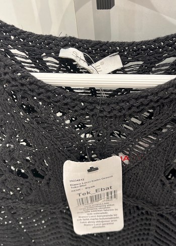 Siyah Örgü V Yaka Kolsuz Kadın Süveter - Görsel 3