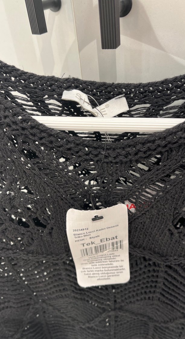 Siyah Örgü V Yaka Kolsuz Kadın Süveter - Görsel 3