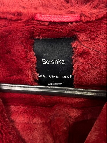 m Beden Bershka kırmızı kaban