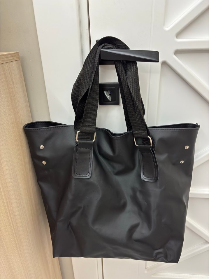 Siyah Parlak Deri Kadın Omuz Çantası - Görsel 4