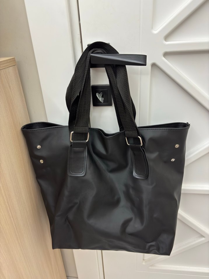 Siyah Parlak Deri Kadın Omuz Çantası - Görsel 3