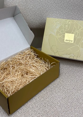 Avon Kadın Parfüm Hediye Kutusu - Görsel 3