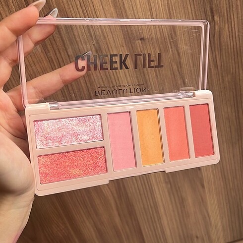 Revolution Cheek Lift Allık paleti