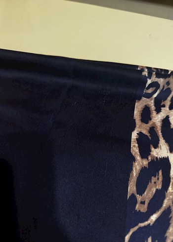 Parlak Siyah Kadın Eşarp Leopar Desenli - Görsel 2