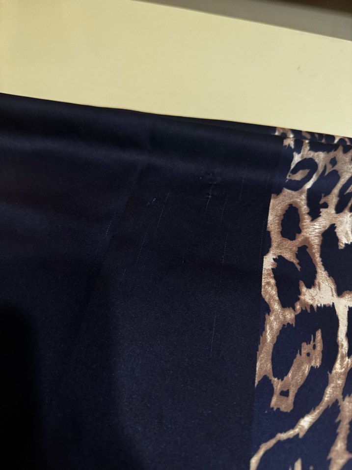 Parlak Siyah Kadın Eşarp Leopar Desenli - Görsel 2