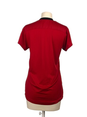 m Beden PreLoved T-shirt %70 İndirimli.