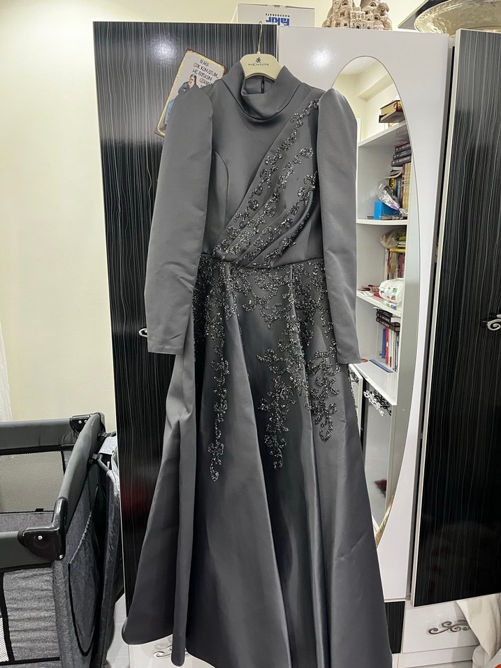 Gri taşlı abiye - Görsel 3