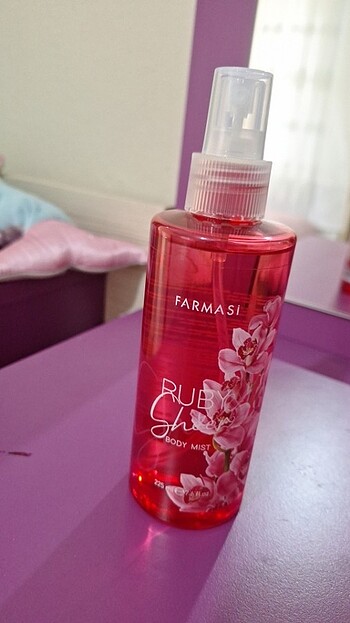 Farmasi ruby sheer body mist 