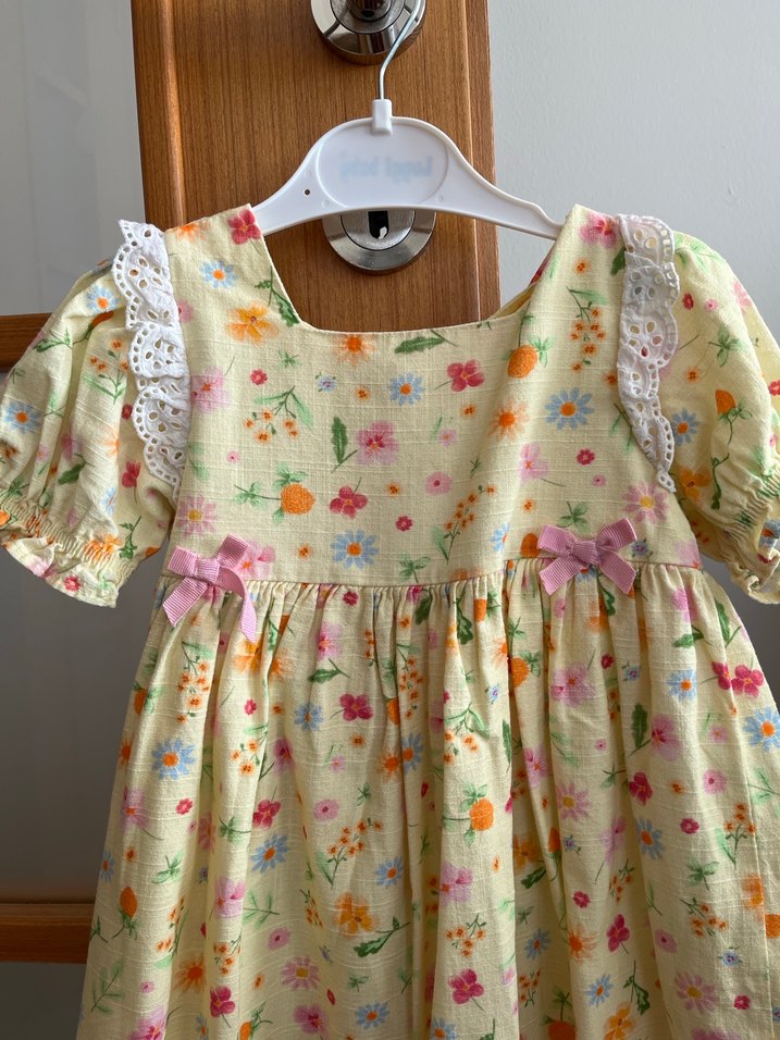 Sarı Çiçekli Kız Çocuk Elbisesi - Görsel 2