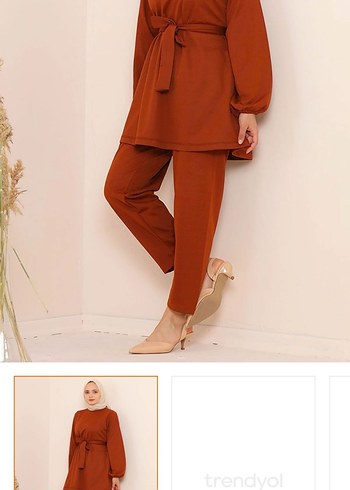 Etiketli Kahverengi Kemerli Mini Kadın Takım - Görsel 2