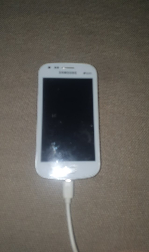 Beyaz Android Telefon - Görsel 3