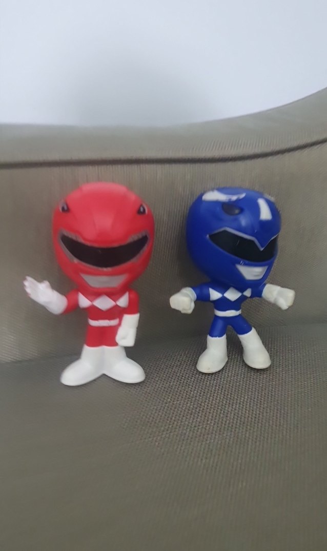 Renkli Kırmızı Aksiyon Figürü - Görsel 2