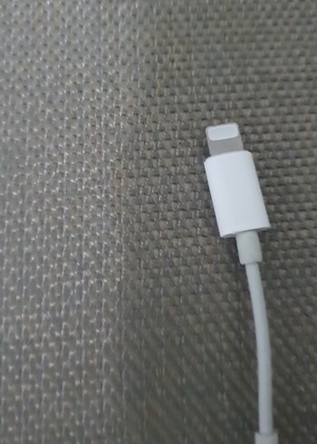 Beyaz ve Gri Telefon Şarj Adaptörü - Görsel 2