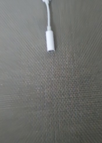 Beyaz ve Gri Telefon Şarj Adaptörü - Görsel 3