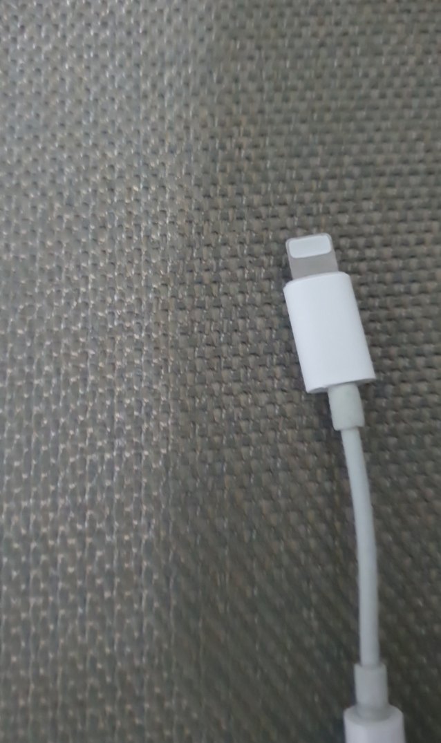 Beyaz ve Gri Telefon Şarj Adaptörü - Görsel 2