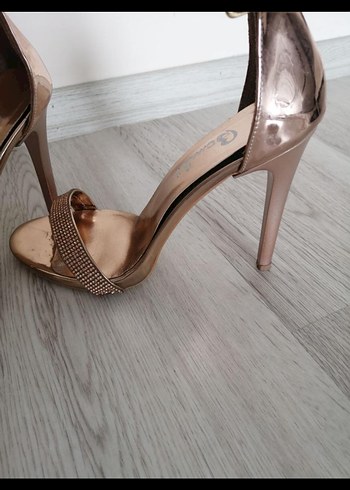 37 Beden altın Renk Bej Parlak Bantlı Stiletto Topuklu Kadın Ayakkabı
