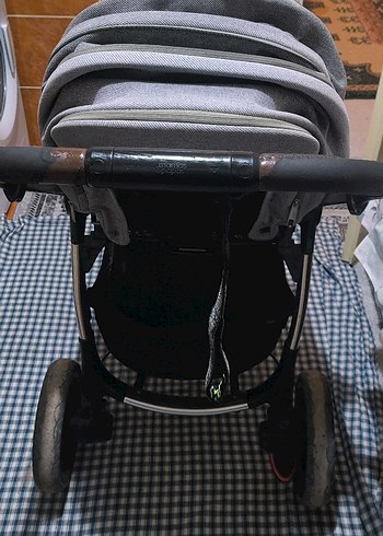 Mamas Papas Siyah ve Gri Bebek Arabası