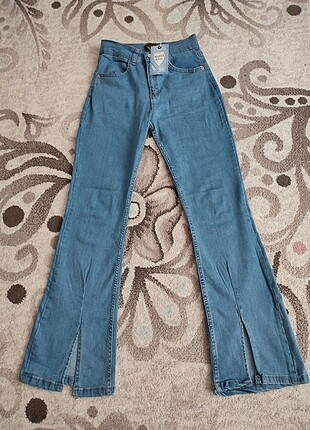 Yeni model Yırtmaç detaylı ispanyol paça kot jeans yeni etiketli