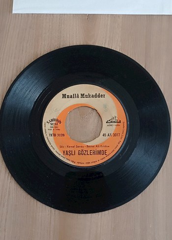 Mualla Mukadder - Yaşlı Gözlerimde 45'lik Plak