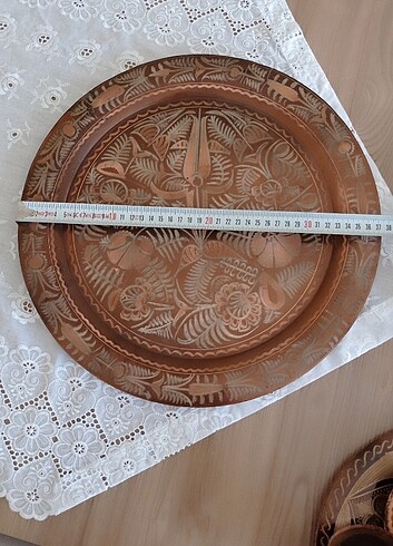 BÜYÜK BOY KALEM İŞÇİLİKLİ BAKIR TEPSİ.