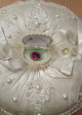Dantel ve İnci Detaylı Vintage Yastık