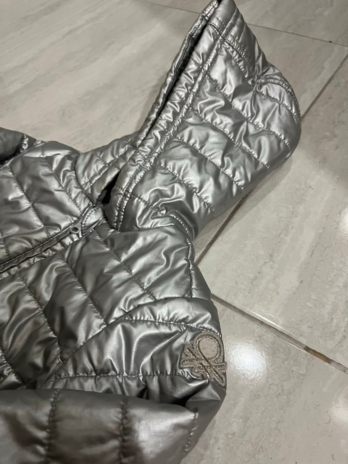 Kız Çocuk Gri Kapüşonlu Metalik Mont - Görsel 2