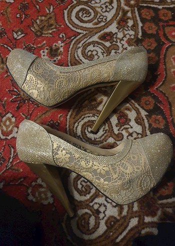 39 Beden Altın Renkli Dantel Detaylı Stiletto Kadın Ayakkabı