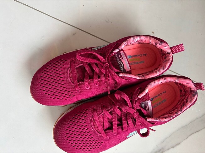 SKECHERS KADIN SPOR AYAKKABI