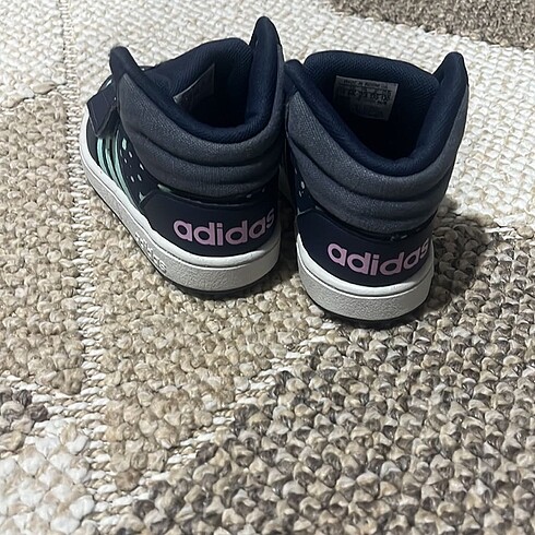 22 Beden Adidas ayakkabı