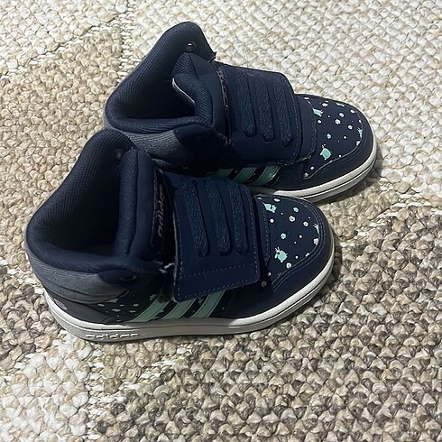 22 Beden lacivert Renk Adidas ayakkabı