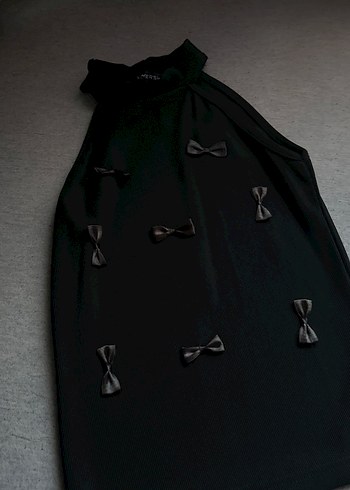 Fiyonklu Siyah boyun detaylı bluz - Görsel 3