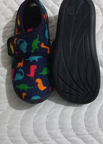 Çocuklar için Renkli Kaydırmaz Terlik - Görsel 2