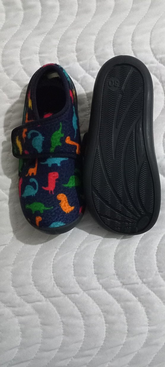 Çocuklar için Renkli Kaydırmaz Terlik - Görsel 2