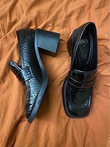 Zara Topuklu Loafer