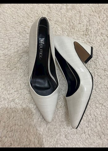 Beyaz Rugan Stiletto Kadın Ayakkabı - Görsel 2