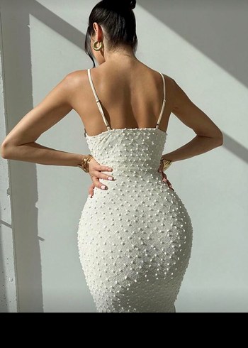 Beyaz Drapeli Uzun Askılı Kadın Elbise - Görsel 2