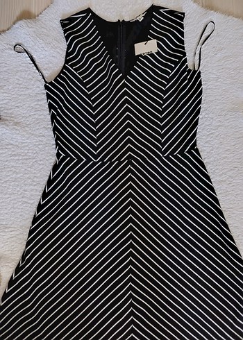 V Yaka Çizgili Midi Elbise - Görsel 2