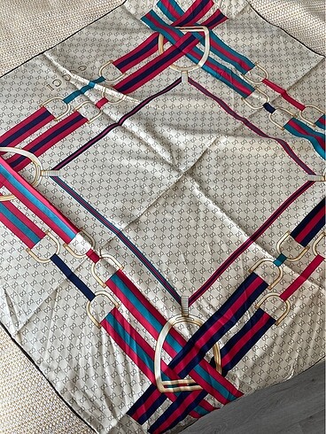 Gucci eşarp
