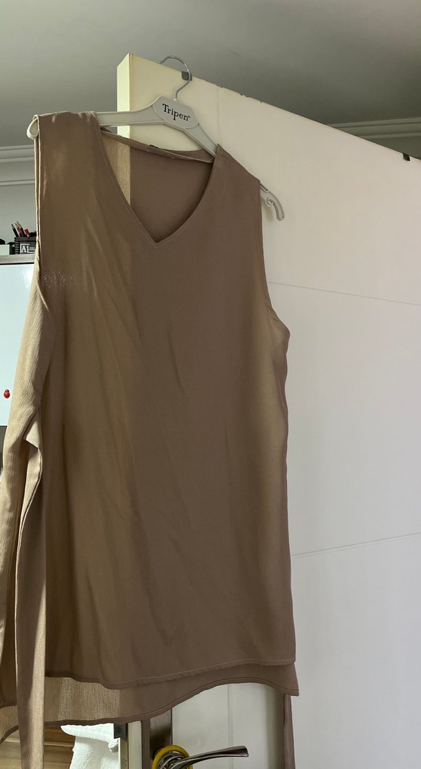 Bej V Yaka Kolsuz Bluzu - Görsel 2