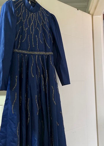 Uzun Kollu Lacivert Nakışlı Abiye Elbise - Görsel 2