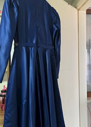 Uzun Kollu Lacivert Nakışlı Abiye Elbise - Görsel 3