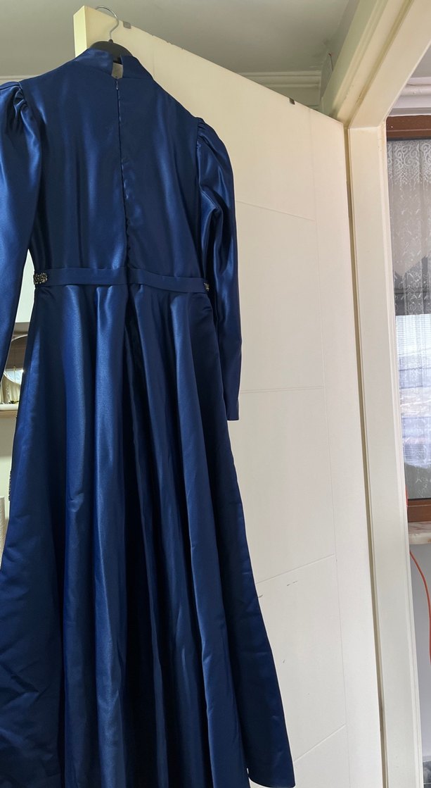 Uzun Kollu Lacivert Nakışlı Abiye Elbise - Görsel 4